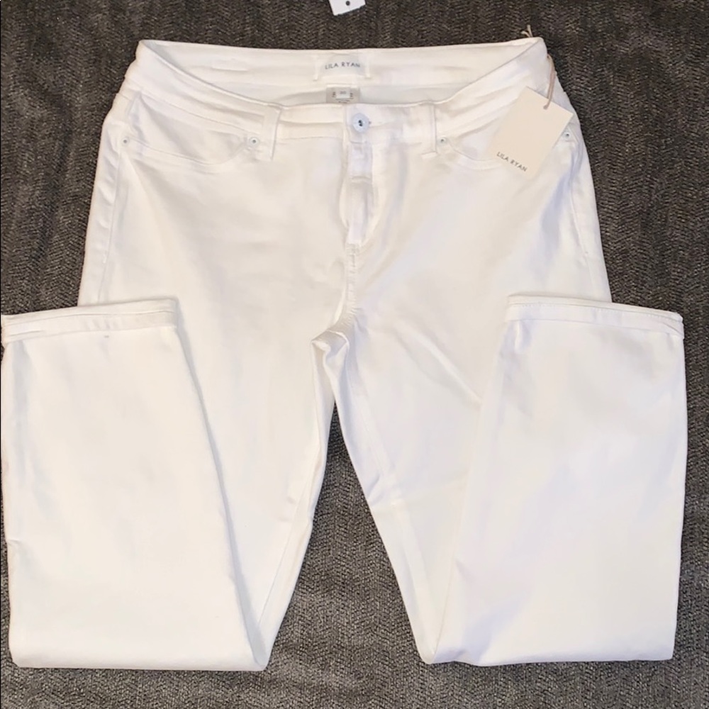 *BRAND NEW W/ TAGS* White cropped jeans